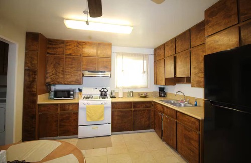 Lancaster House | Near downtown Lancaster. King bed. Spacious rooms