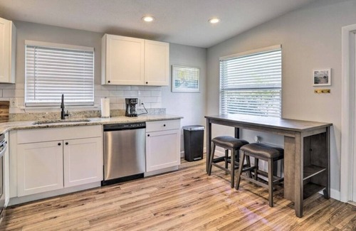 Fossil Park House | Near Downtown! Near the Beach! Pet Friendly!