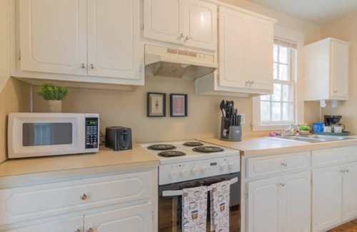 Columbus Apartment | Near Downtown, Parks & Museum - Midtown Back House