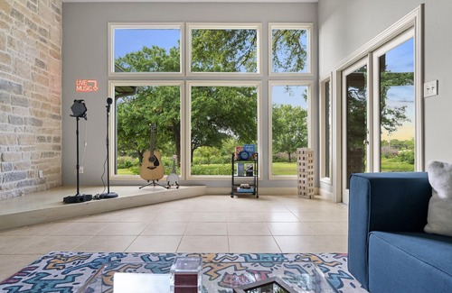 Stoneridge Place House | Near Downtown~Pool on 2 Acres~Pickleball~Sleeps 22