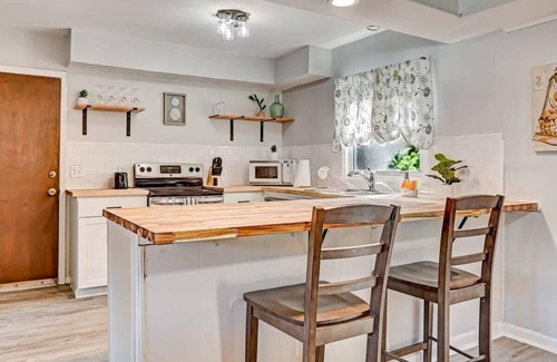 Whitemarsh Island House | Near Downtown w/Pool! Oatland Island Escape