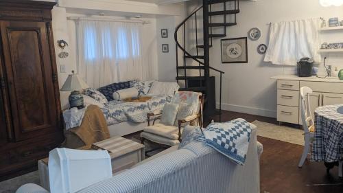 Athens Villa | Near East Side Cozy Carriage House