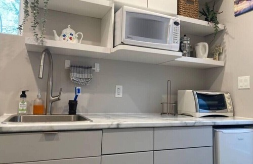 Auden Park Apartment | Near express routes to Queens/St. Lawrence/DT. Guest Suite in family home.n