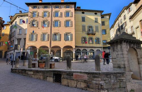 Citta Alta Apartment | [near Funicolar] Bergamo Alta Design HOUSE