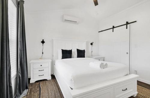Owens Cross Roads House | Near Hiking at Green Mountain - Tiny Stay Getaway