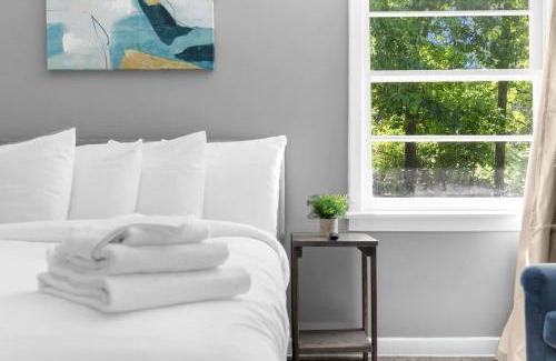 New Castle House | Near Hospital&Dining-Beds on Broadmoor- Both Units