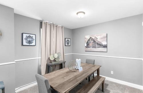 New Castle House | Near Hospital&Dining-Beds on Broadmoor- Both Units