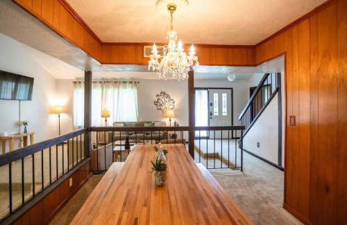 Montgomery House | Near Hospital & Dining- Merry on Moorcroft