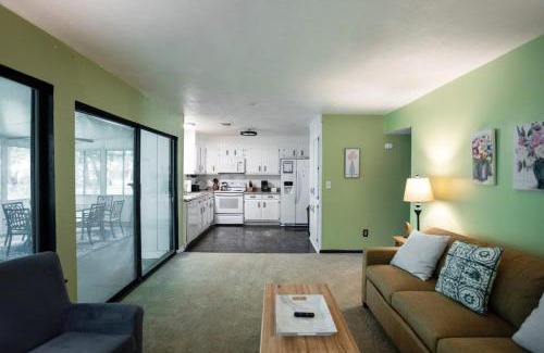 Montgomery House | Near Hospital & Dining- Merry on Moorcroft