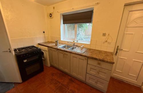 Beeston Hotel | Near Hylands hotel family room for 3