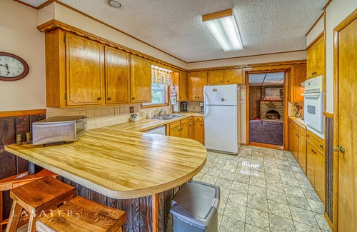 Mt. Sherman Other | Near it ALL! Huge farmhouse sleeps 8, 5 mins to Buffalo River, Climbing, Hiking