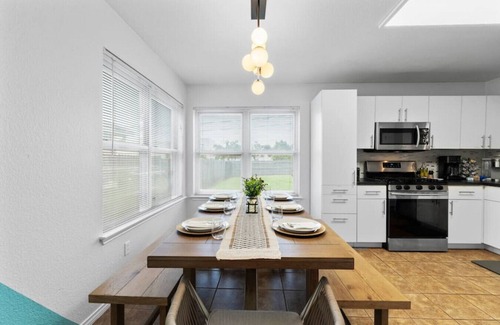 Round Rock House | Near Kalahari · Cowboy Pool · Arcade · King Beds · Grill · Large Patio ·Pet