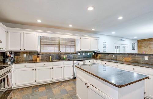 Yantis Cabin | Near Lake Fork: Home w/Fire Pit in Yantis!