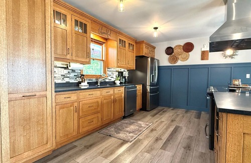 Bridgman House | Near Lake MI- Weko Beach | Lakeshore Wine Trail | Magical Backyard