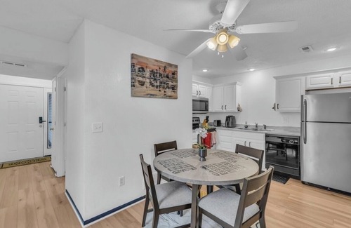 Blue Springs House | Near Lake Tapawingo Newly furnished 3 Bedroom 2.5 bath Pet Friendly Townhome