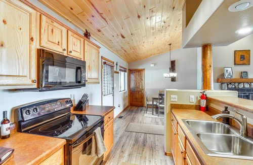 Heber Cabin | Near Lakes & Trails: Pet-Friendly Cabin in Arizona