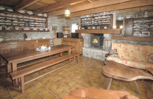 Lanvaudan House | Near Lorient, this comfortable and traditional stone house benefits from a quiet location on the edg