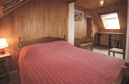 Lanvaudan House | Near Lorient, this comfortable and traditional stone house benefits from a quiet location on the edg