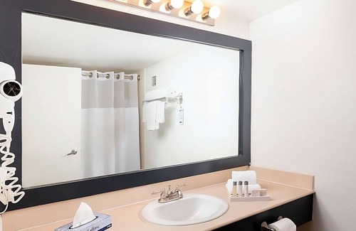 Las Vegas Hotel | Near M&M's World Las Vegas, Standard Two Double at OYO Las Vegas Hotel