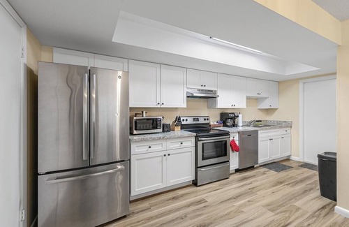 Melbourne House | Near MLB Airport, FIT, HRMC, Downtown & Beaches! 2