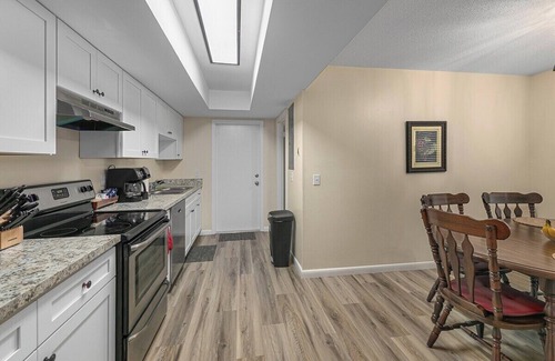 Melbourne House | Near MLB Airport, FIT, HRMC, Downtown & Beaches! 2