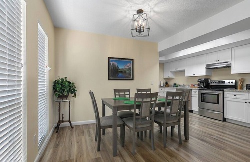 Melbourne House | Near MLB Airport, FIT, HRMC, Downtown & Beaches! 1