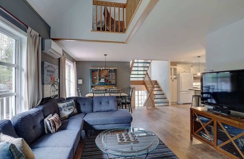 Orford Ski Chalet | Near Mount Orford - Pool - Spa - Le Paruline