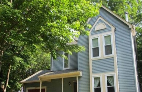 St. Charles House | Near National Harbor and MGM