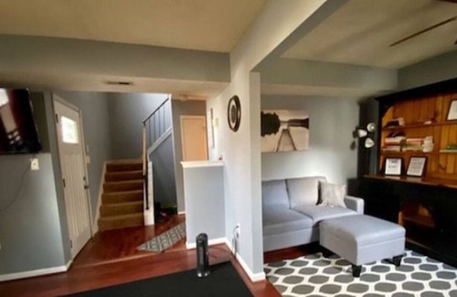 St. Charles House | Near National Harbor and MGM