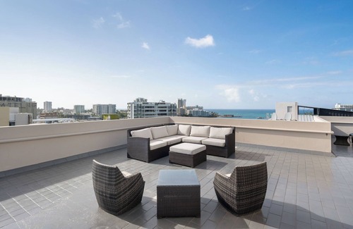 Miramar Apartment | Near Old San Juan | Balcony | Free Parking | Smart TV | AC