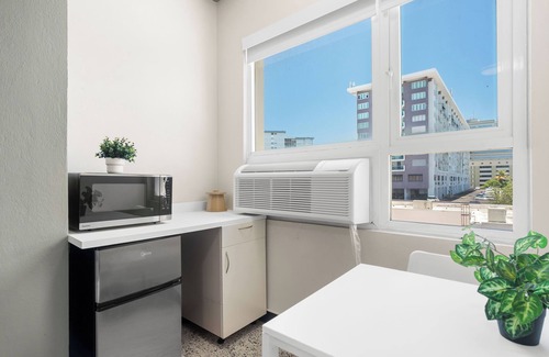 Miramar Apartment | Near Old San Juan & La Placita | Free Parking | Air Conditioner