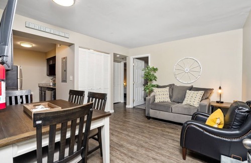 University District Apartment | Near OSU 2 bed! Summa