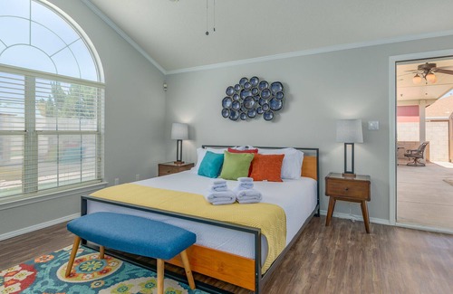 Ladera West House | Near Petroglyph National Park, Great dining, golf course 5 min, Hiking trails