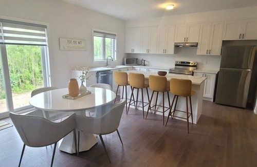 Simcoe House | Near Port Dover/Turkey Point Furnished 5BR House