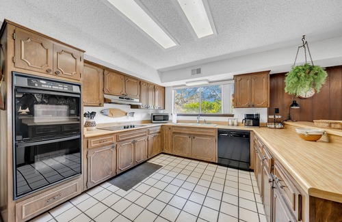 Universal City House | Near Randolph AFB | Pool | Grill | Sleeps 16