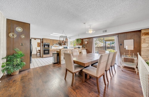 Universal City House | Near Randolph AFB | Pool | Grill | Sleeps 16