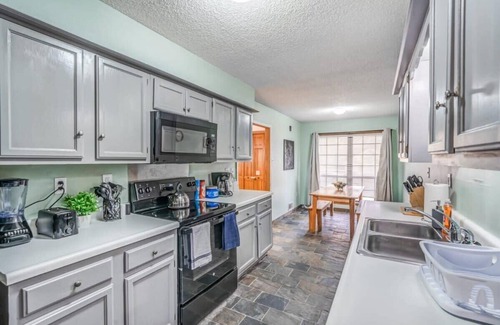 Cordova House | Near Shelby Farms & Greenline- Cordova Comfort