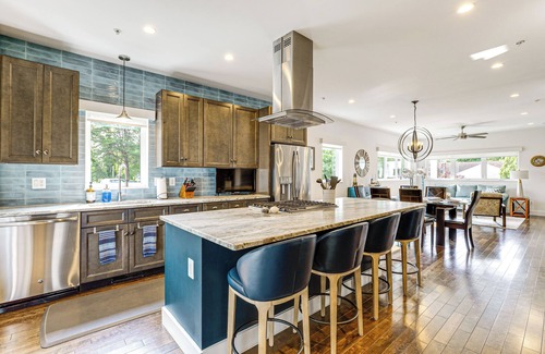 Solomons House | Near Solomons Island Boardwalk: Home w/Hot Tub!