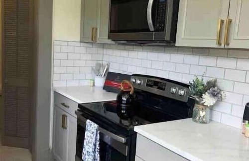 Covington House | Near square, 4000sf, 2set dining/living, fireplace