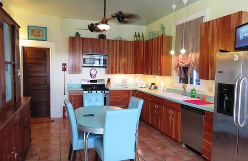 Mid-City Apartment | Near Streetcar Line and shops. Vibrant Neighborhood. Walk to Restaurants & Shops