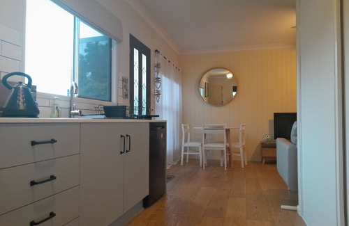 Labrador Apartment | Near Surfers, walk to cafe's, restaurants, & dog beach. Dog friendly!
