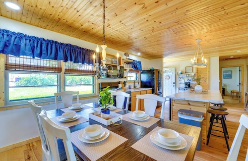 Golden House | Near Table Rock Lake: Family Home w/Deck & Views