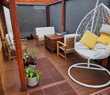 Mangere House | Near the Airport Cozy Cabin Style Entire Tiny Home