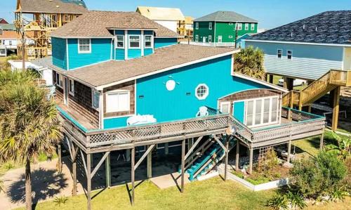 San Luis House | Near the Beach and Accommodates 13 Comfortably