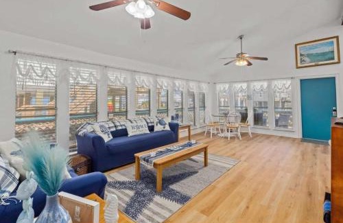 San Luis House | Near the Beach and Accommodates 13 Comfortably