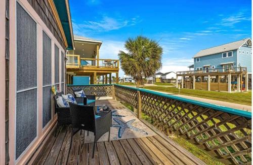 San Luis House | Near the Beach and Accommodates 13 Comfortably