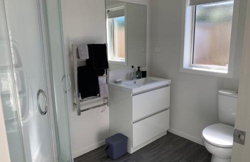 Hamilton East House | Near the City and Gardens