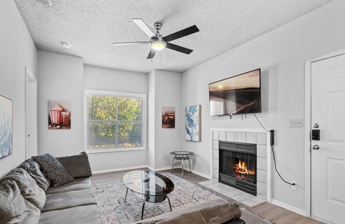 Milwood Apartment | Near the Domain | 2 BR Open Terrace | Pool