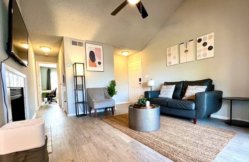 Milwood Apartment | Near the Domain | 2 BR Workspace | Private Terrace