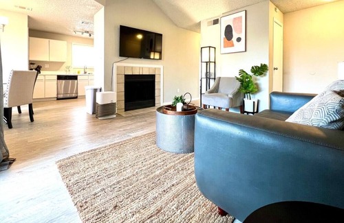 Milwood Apartment | Near the Domain | 2 BR Workspace | Private Terrace